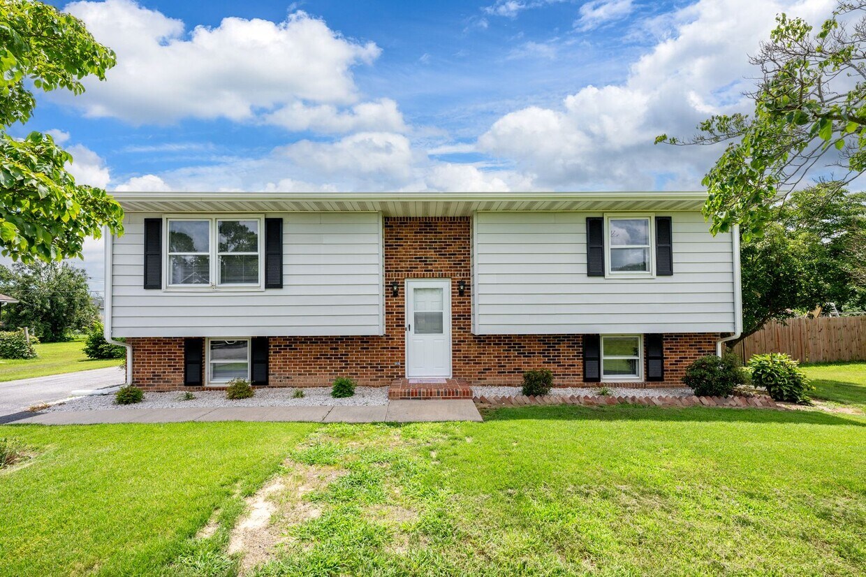 Foto principal - Charming Bi-Level for rent in Milford, $2,...
