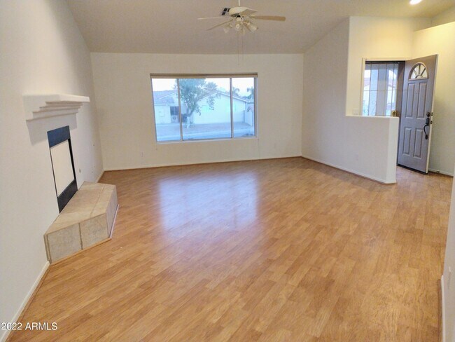 Foto del edificio - 590 N Atchison Ln
