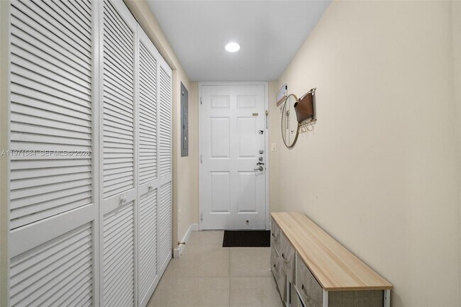 Foto del edificio - 18413 NE 27th Ct