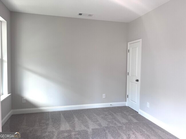 Building Photo - 4395 Easter Lily Ave