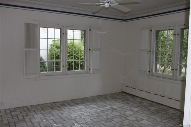 Building Photo - 448 Lincoln Rd