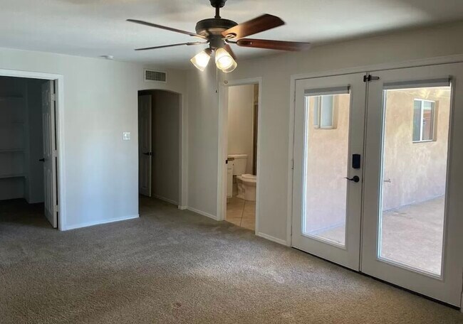 Foto del edificio - 4015 E Friess Dr