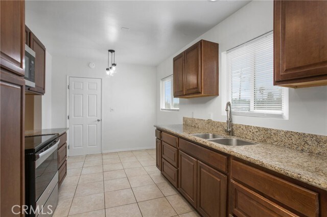 Foto del edificio - 2131 W Lambert Rd