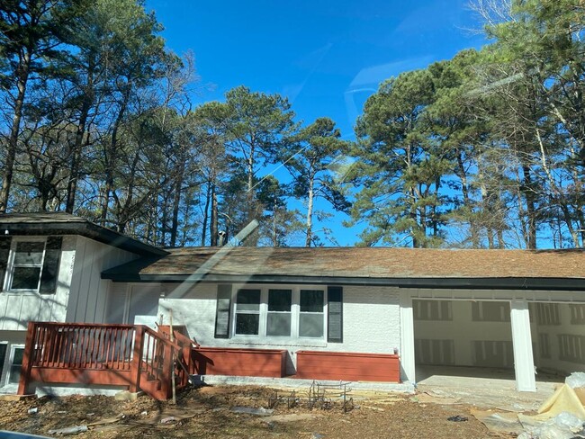 Building Photo - 7585 Westbridge Rd