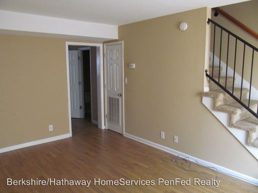 Building Photo - 518 Martin St