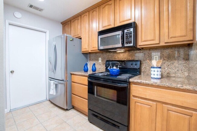 Building Photo - 1826 Home Gate Dr