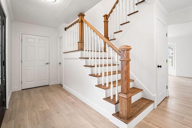 Foto del edificio - 39 Groton Dr