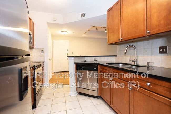 Building Photo - 1250 Parkwood Cir SE