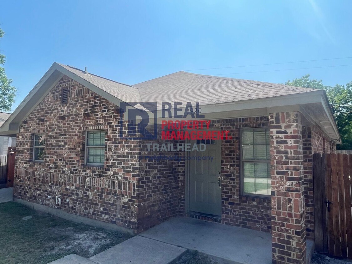 Foto principal - Great Location - 3 Bed/2 Bath - $500 Rent ...
