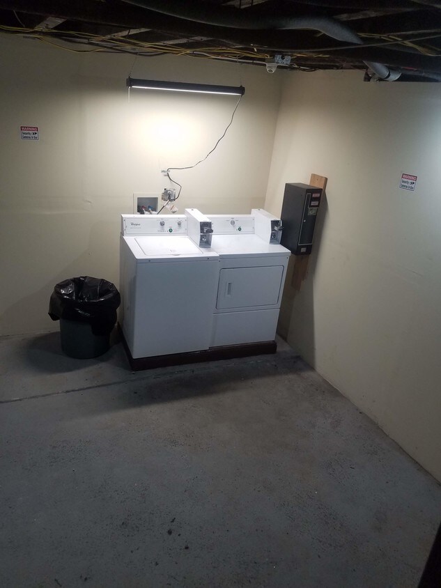 Foto principal - First Floor 1 Bedroom Apartment FOR RENT!