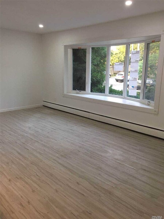 Building Photo - 146-52-146-25 25th Dr
