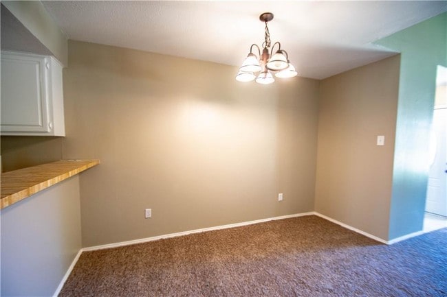 Building Photo - 2025 Towngate Dr