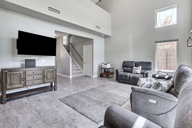 Building Photo - 3043 E Fremont Rd