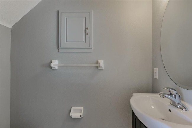 Building Photo - Magnificent Country Chase Townhome