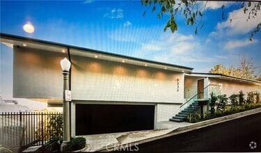 Building Photo - 9336 Lloydcrest Dr