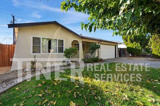Building Photo - Move in Special 1/2 off First Month's Rent!
