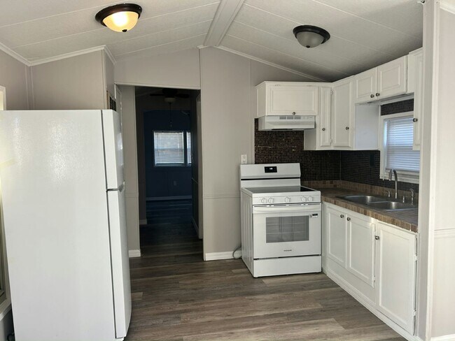 Foto del edificio - 6105 Land O' Lakes Blvd