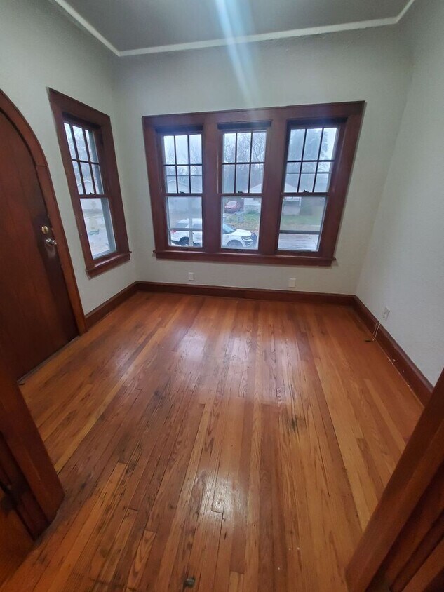Primary Photo - 4852-4854-4854 N 48th St