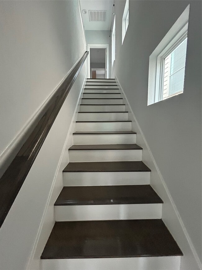 Building Photo - 1211 Marconi St