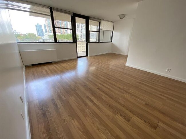 Foto del edificio - 280 Marin Blvd