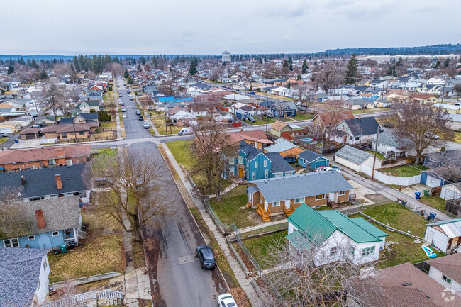 Aerial Photo - 617 E Lacrosse Ave