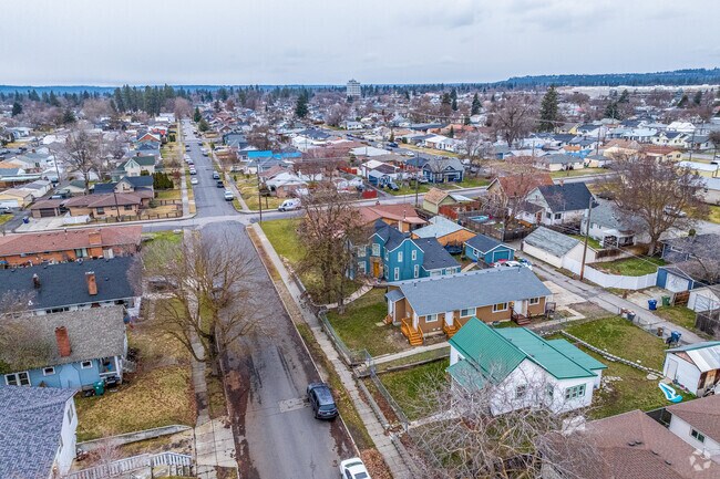 Foto aérea - 617 E Lacrosse Ave