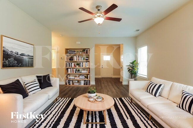 Foto del edificio - 1384 Woodridge Pl