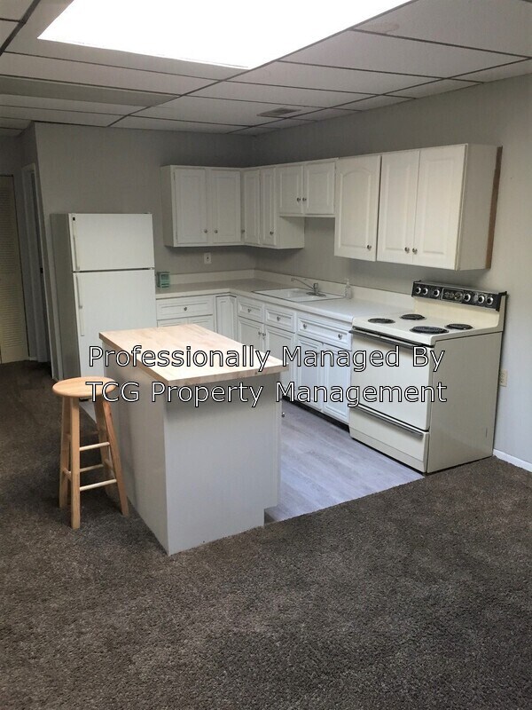 Building Photo - 430 S Main St