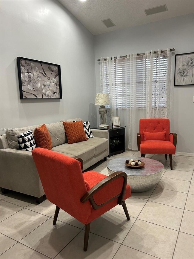 Foto del edificio - 6955 NW 173rd Dr