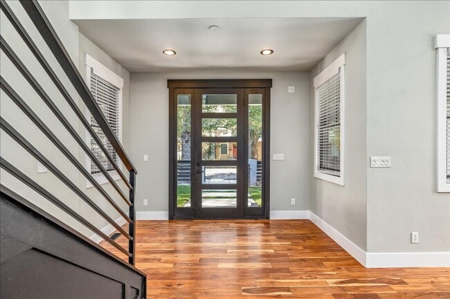 Building Photo - MODERN MEETS HISTORIC: YOUR HYDE PARK HAVE...
