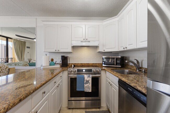 Photo - 411 Hobron Ln Townhome