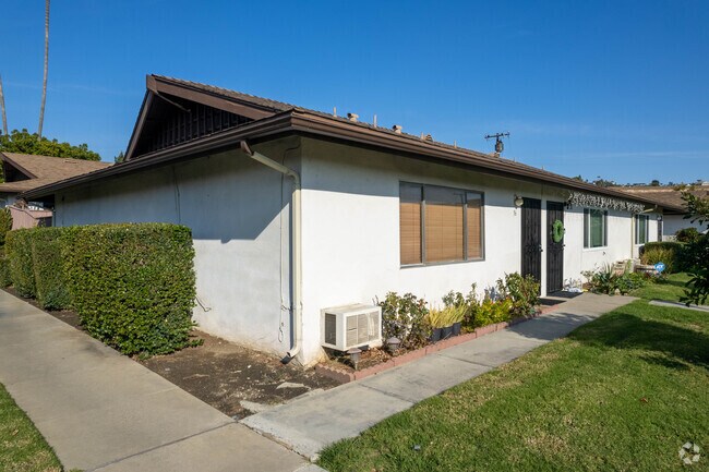 Building Photo - 1800 E Heim Ave