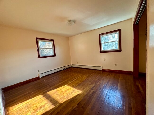 Building Photo - 64 Niagara St