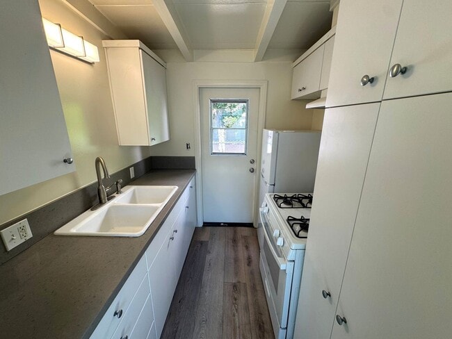 Building Photo - 409oak