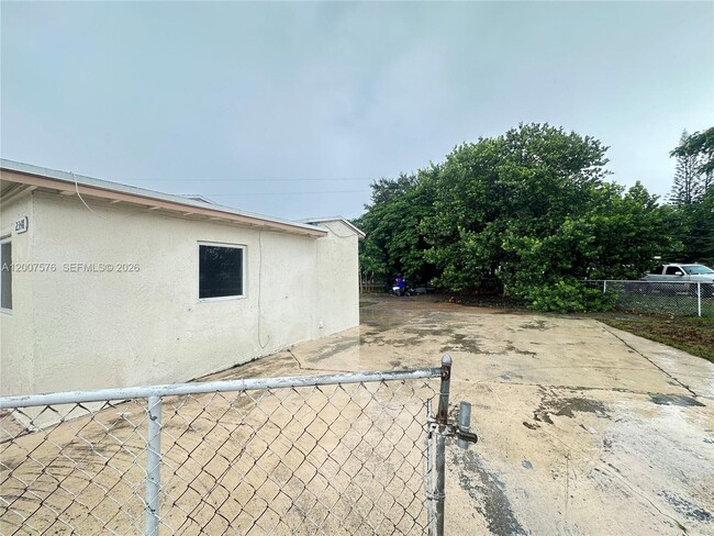 Building Photo - 2348 NW 15th St