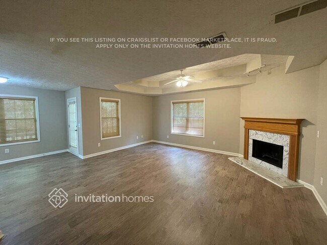Foto del edificio - 135 Long Creek Dr