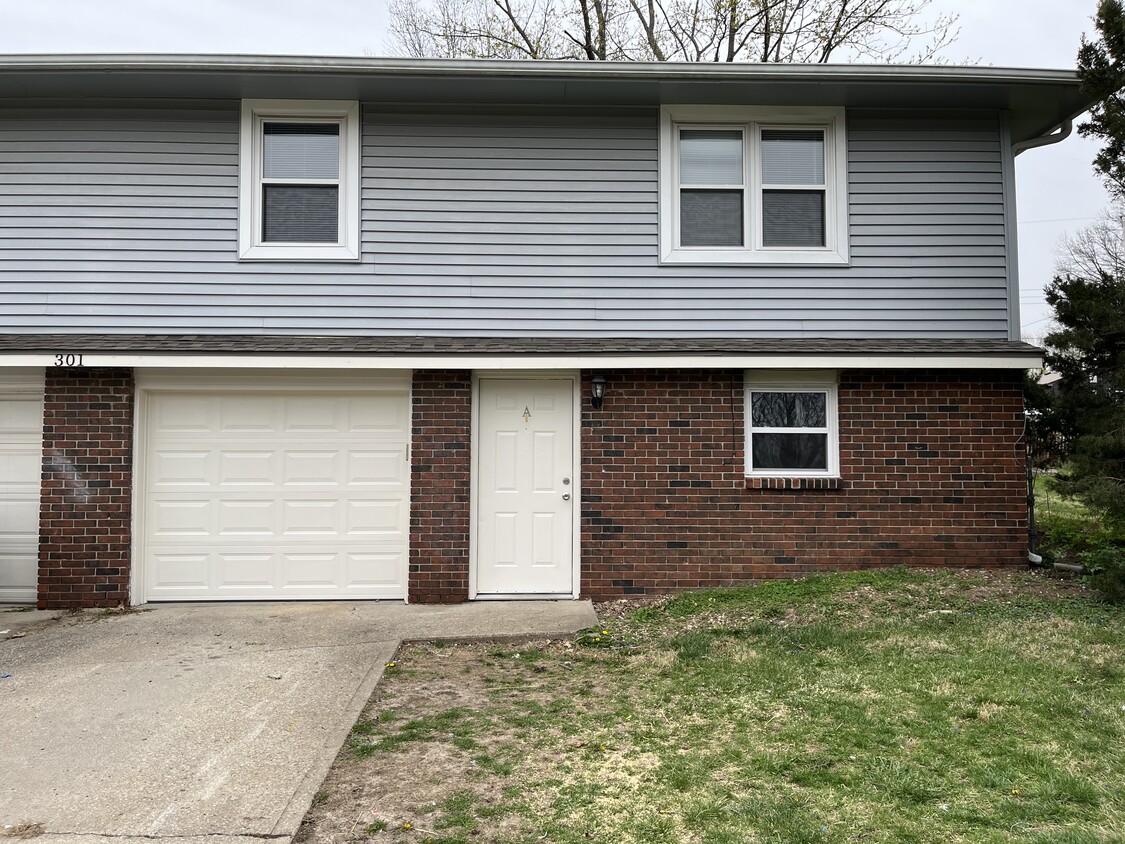 Primary Photo - 301 NE Westwind Dr