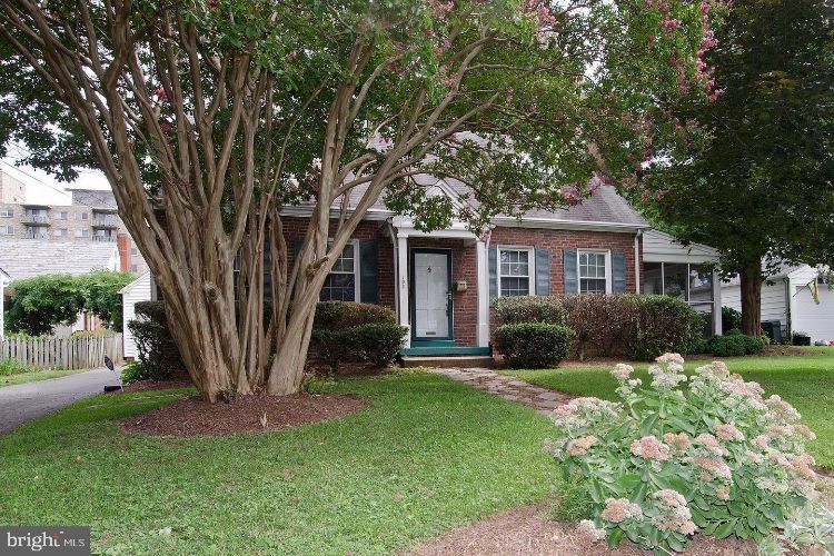 Primary Photo - 103 N Brook Ln