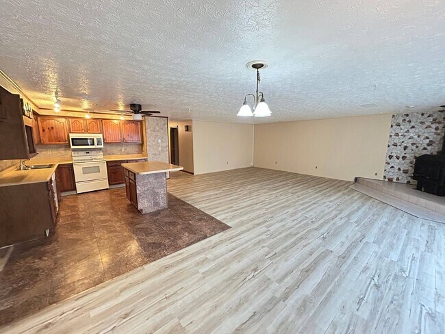 Building Photo - Ironwood Way