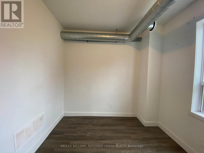 Building Photo - 344 Bartlett Ave N