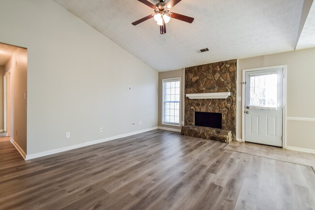 Foto del edificio - 5771 Meadow Ln