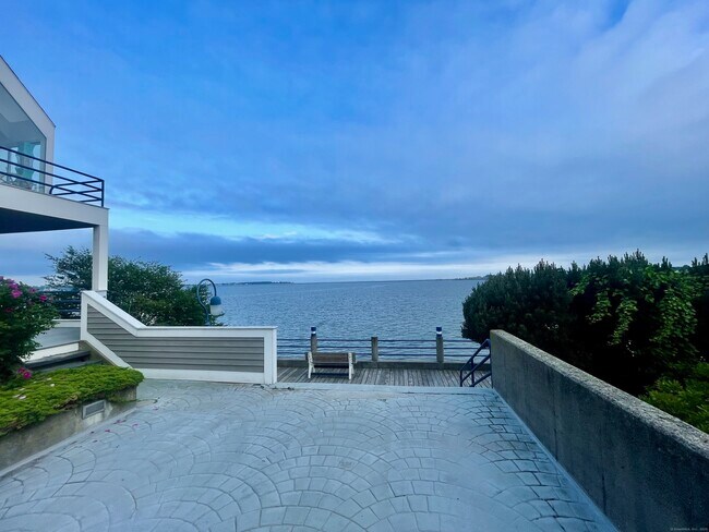 Building Photo - 10 Harbour Close