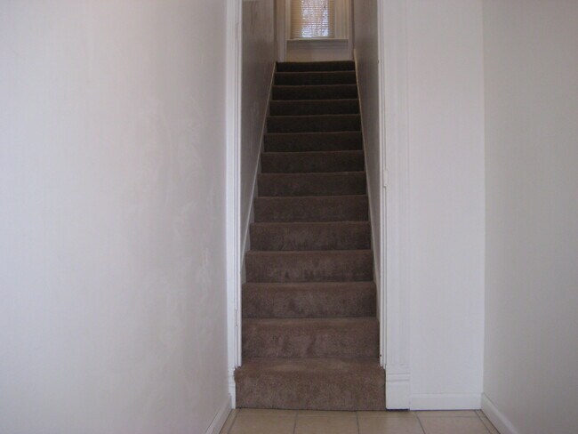 looking up to second floor - 142 George St