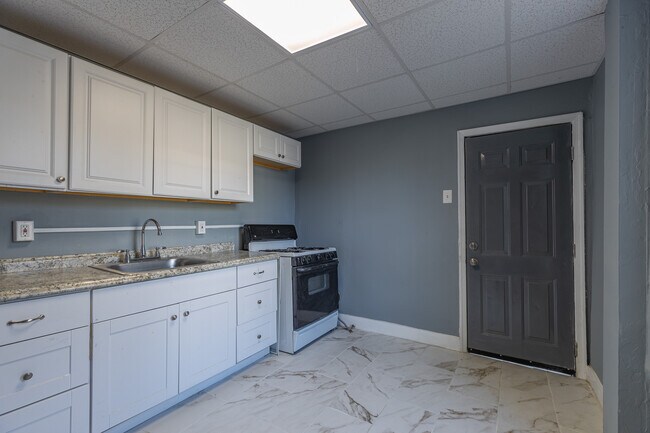 Building Photo - 2254 N Chadwick St