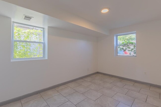 Building Photo - 118 Carteret Ave