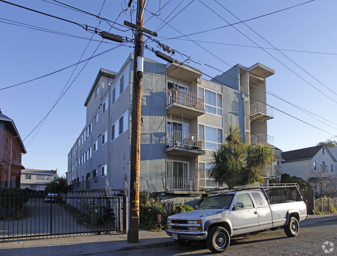 Building Photo - 3014 E 19th St