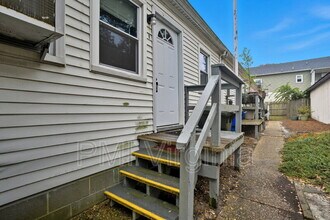 Building Photo - 1109 Hillside Ave