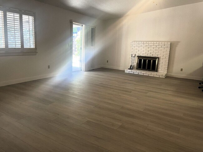 Foto del edificio - 3 Bedroom home in Sunset Park Subdivision