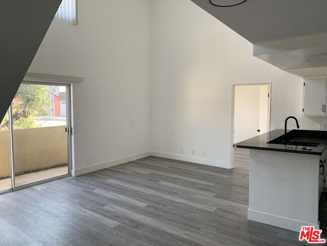 Foto del edificio - 420 S Harvard Blvd