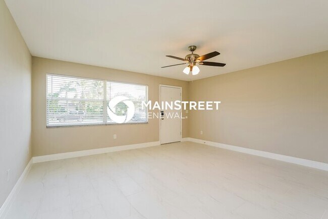 Foto del edificio - 3 Bedroom Pet-Friendly Home in FORT MYERS, FL with Main Street Renewal
